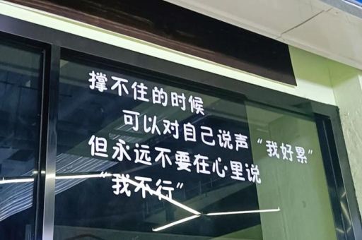 云边有个小卖部佳句,云边有个小卖部文摘?